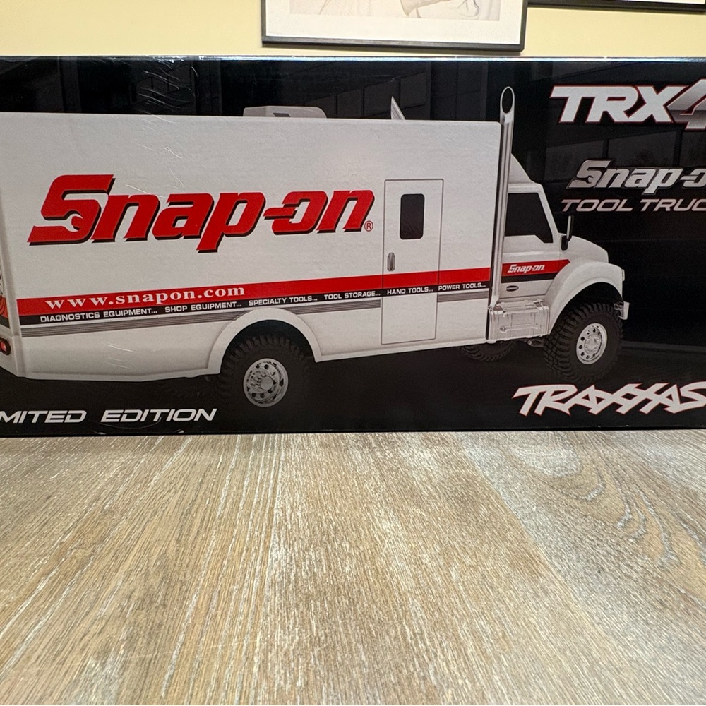 Snap-on Limited Edition White and Red Tool Truck (Electronics Other)